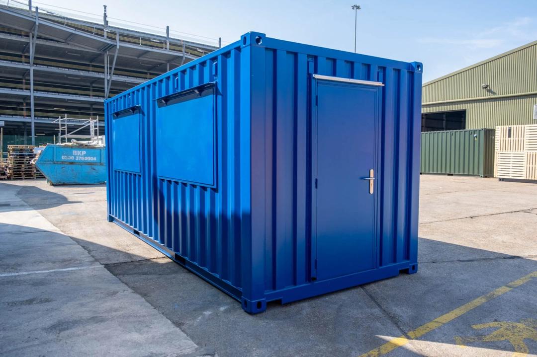 20-Fuß-Seecontainer mit doppelter Serviceklappe Ref. 7897